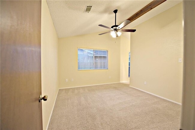 Building Photo - 805 Lone Tree Ct