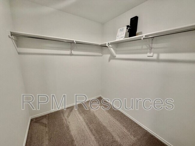 Building Photo - 10401 Little Blue Ln