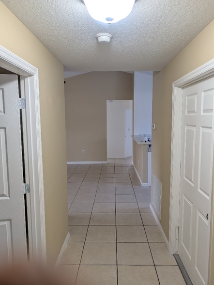 Building Photo - 2225 86th Ct