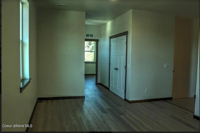 Building Photo - 33 Potlatch Loop