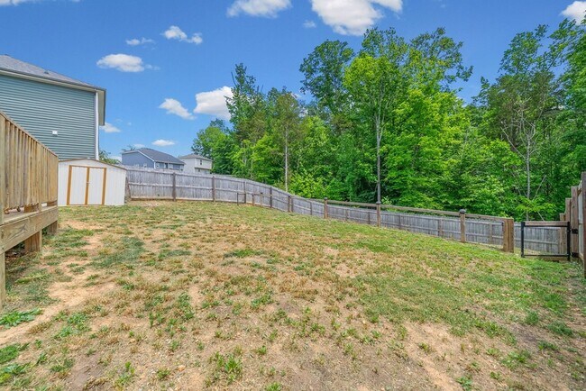 Building Photo - 411 Hillside Dr