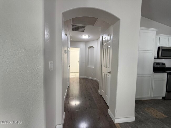 Building Photo - 6723 W Beverly Rd