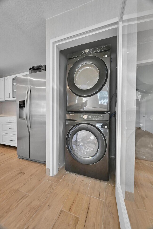 Building Photo - 6385 86th Pl