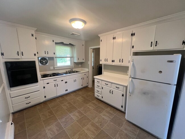 Building Photo - Very Spacious 3 bdrm/1 bth House Located in Henrico's West End!!