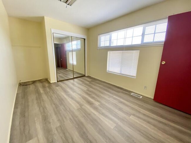 Building Photo - 2 bedroom in San Leandro CA 94578