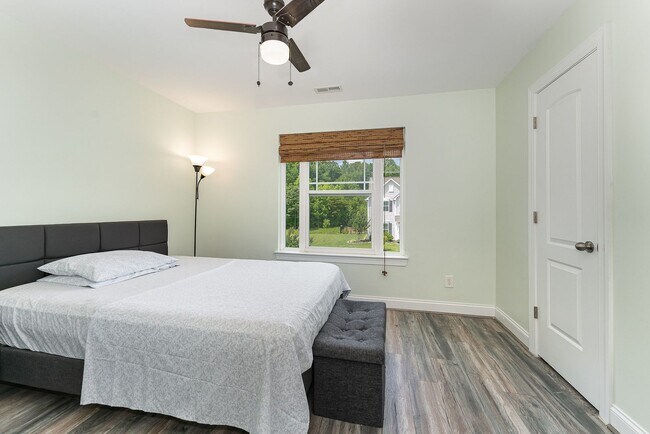 Building Photo - Beautiful 4/3 in High Point
