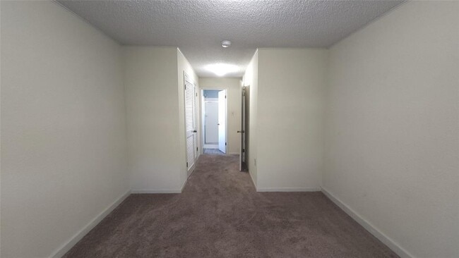 Building Photo - 5119 Fairview Dr