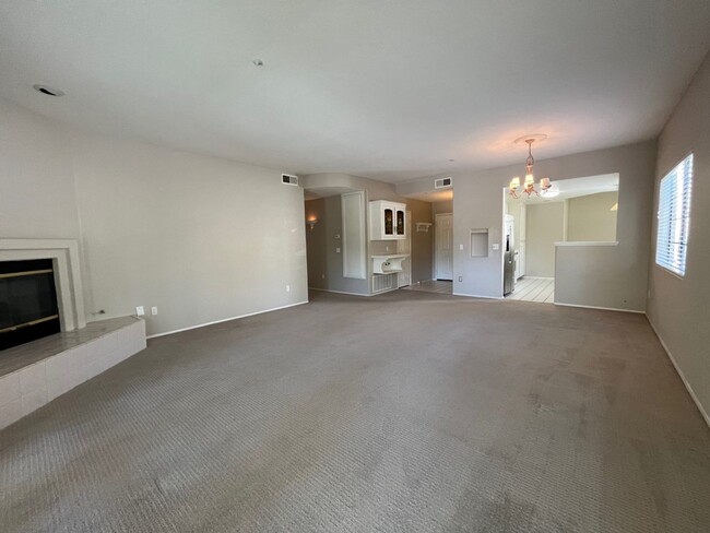 Building Photo - Charming 2nd Floor Condo in Rancho Bernard...