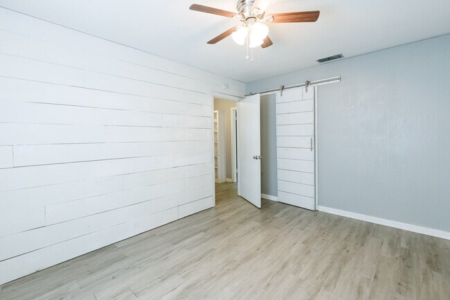 Building Photo - 3 bedroom just minutes away from TTU and Hospitals!