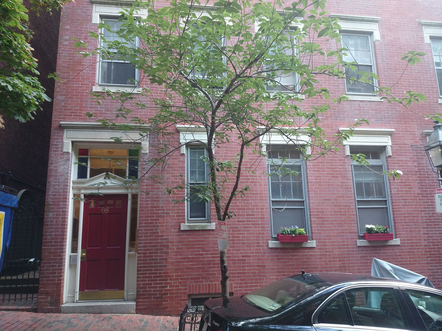 Building Photo - 65 Phillips St
