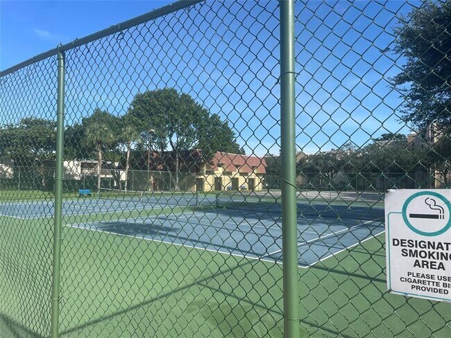 Building Photo - 3336 Quail Close