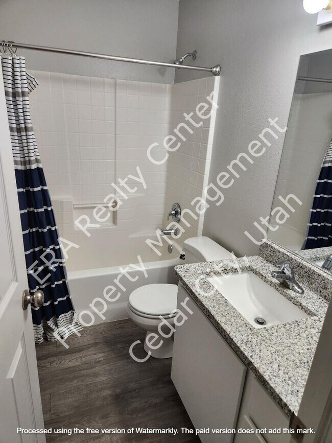 Building Photo - Move-In Discount!! 2 bedroom - 2 Bathroom Twin Home