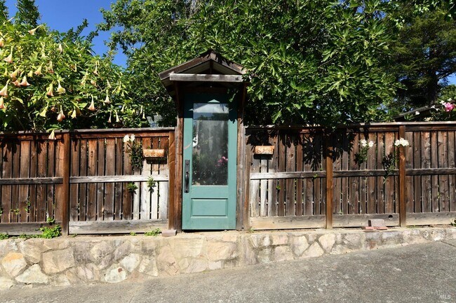 Building Photo - 4 Ramona Ave