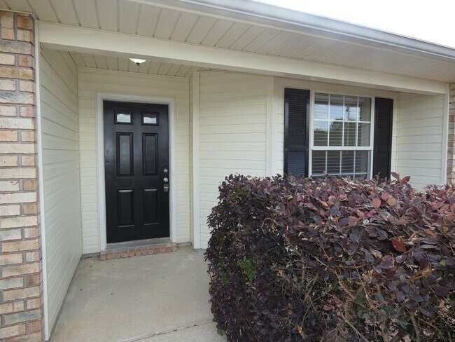 Building Photo - 3 Bed/2 Bath - Half Acre Lot