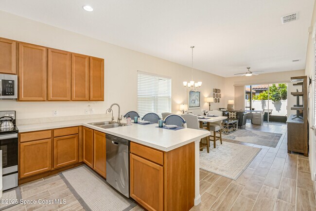 Building Photo - 724 Carlsbad Dr