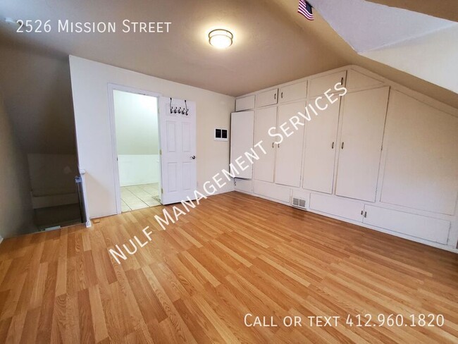 Building Photo - 2526 Mission St