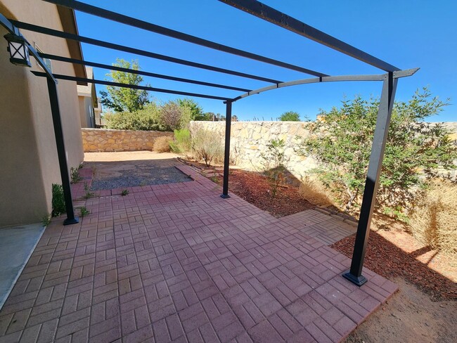 Building Photo - 5005 Kensington Way