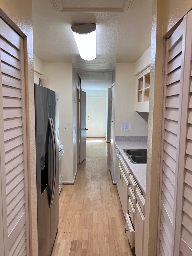 Building Photo - 28858 Conejo View Dr