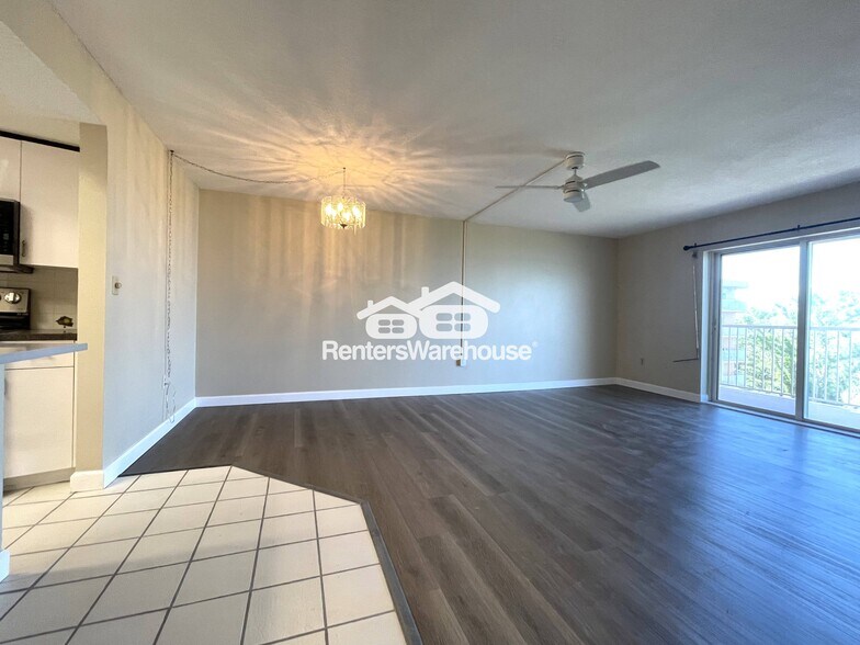 Building Photo - 7430 Sunshine Skyway Ln S