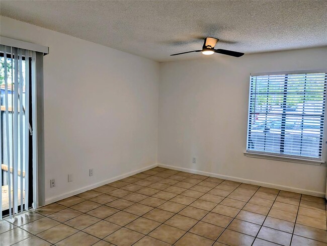 Primary Photo - 905 E 51st St