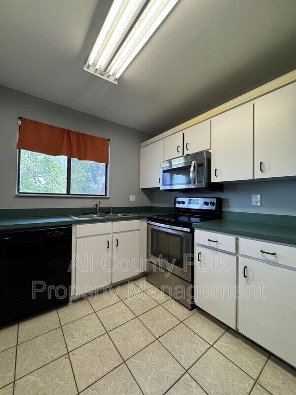 Building Photo - 1836 N Crystal Lake Dr