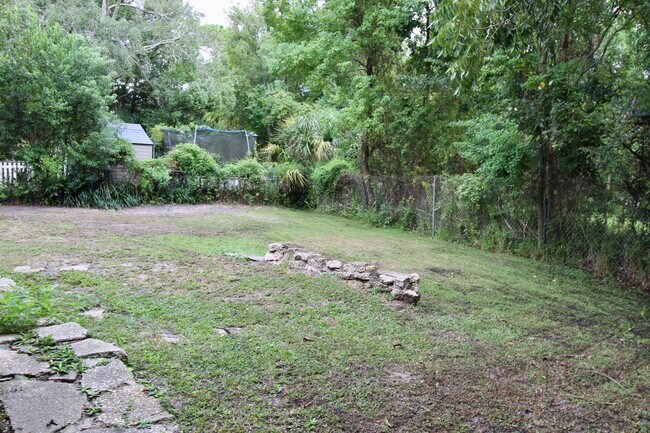 Building Photo - 1139 N Bayshore Dr