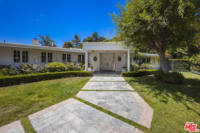 Building Photo - 1201 Loma Vista Dr