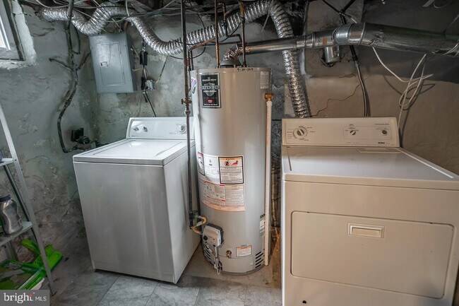 Building Photo - 2035 Carpenter St