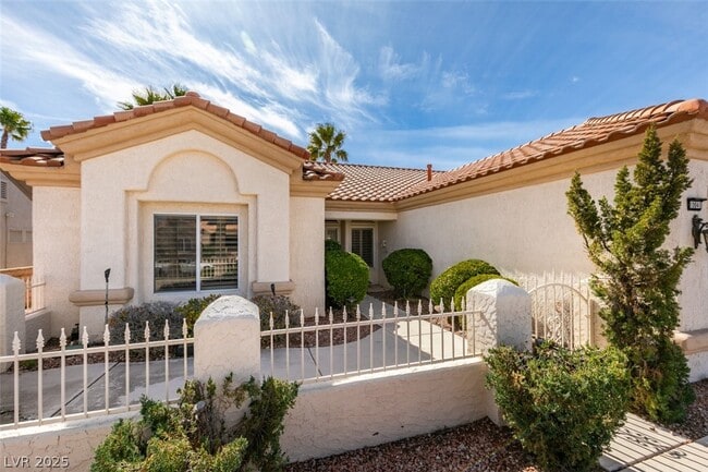 Building Photo - 10041 Woodhouse Dr