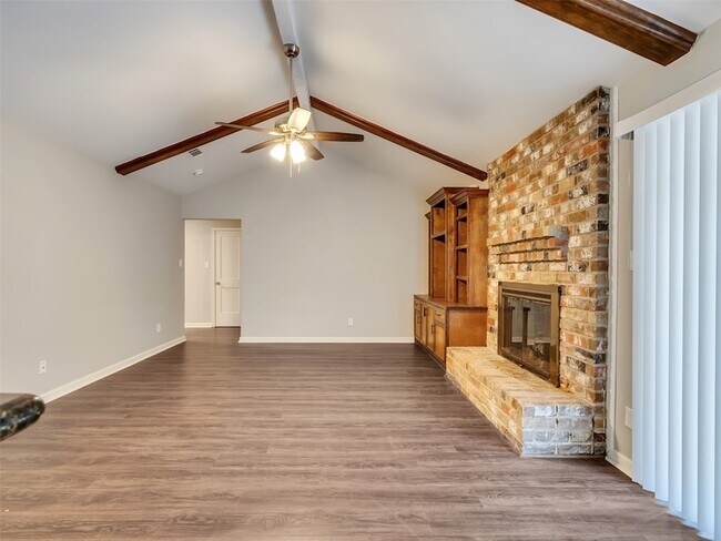 Building Photo - 2030 Lone Rock Dr