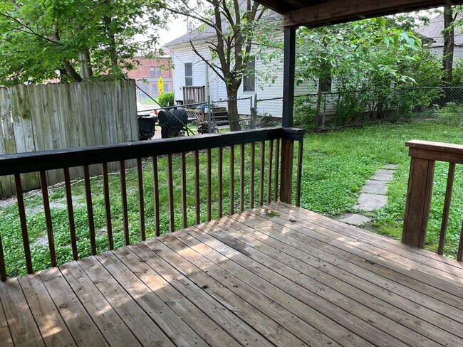 Building Photo - Cozy two bedroom ready now!