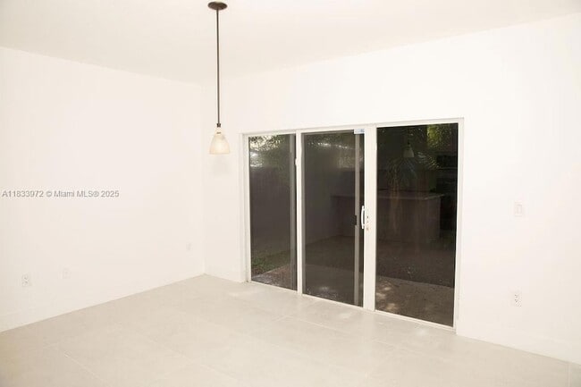 Building Photo - 273 SE 32nd Ave
