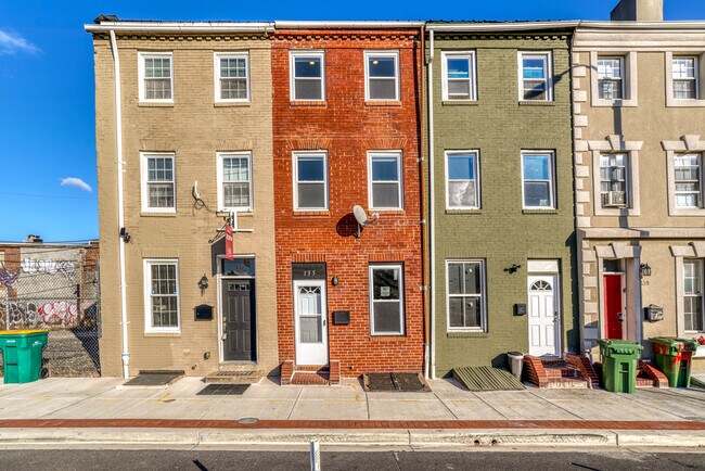 Building Photo - 135 S Central Ave