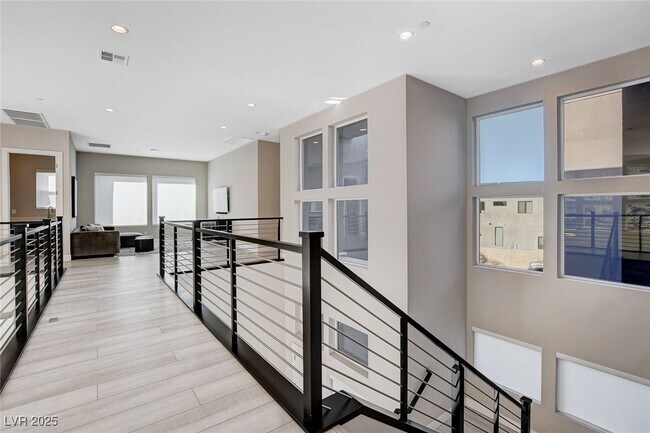 Building Photo - 5289 Feathertop Dr