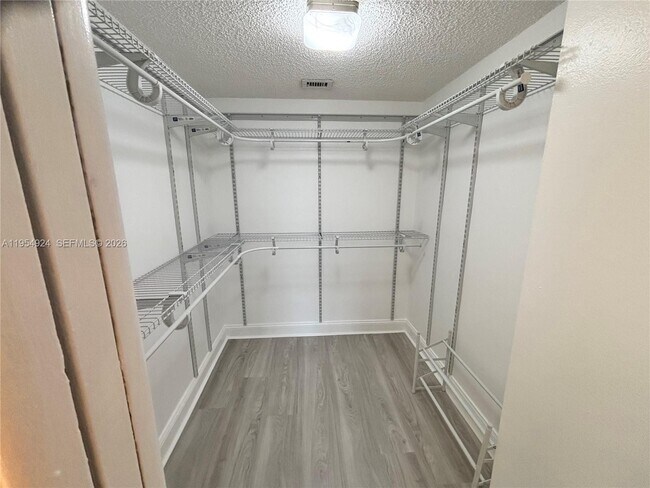 Building Photo - 9301 SW 92nd Ave