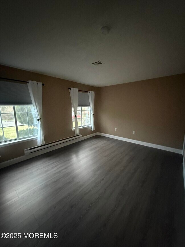 Building Photo - 572B Nutley Dr