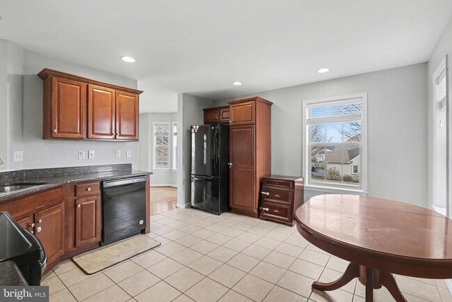 Building Photo - 1841 Vista Dr