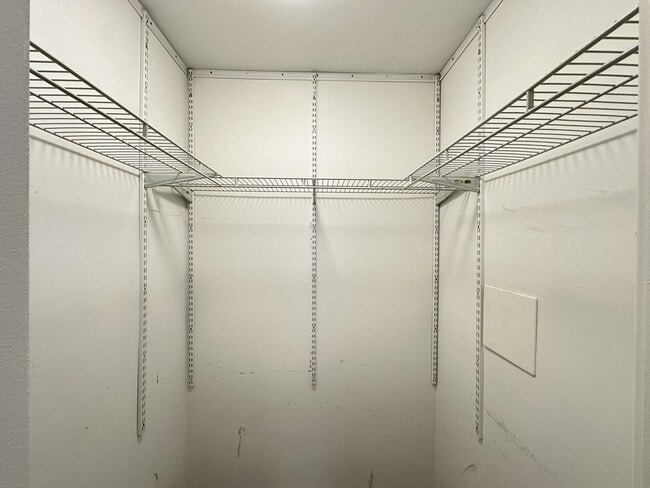 Building Photo - 434.5 W Belden Ave