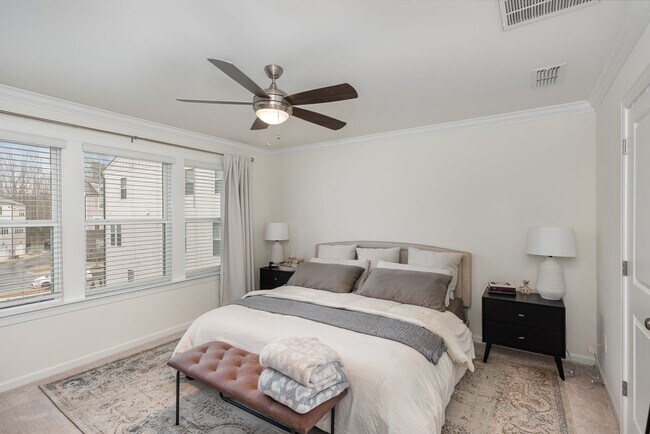 Building Photo - Breathtaking, Spacious Townhome in Parc at...