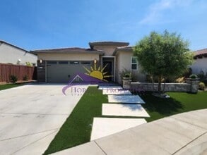 Building Photo - Immaculate Luxury 2 Bed 2.5 Bath 2,012sqft...