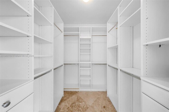 Building Photo - 704 N Ocean Blvd