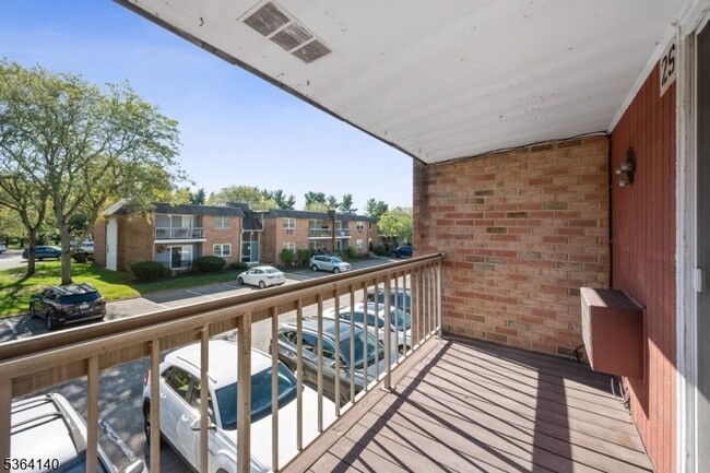 Building Photo - 798 Eves Dr
