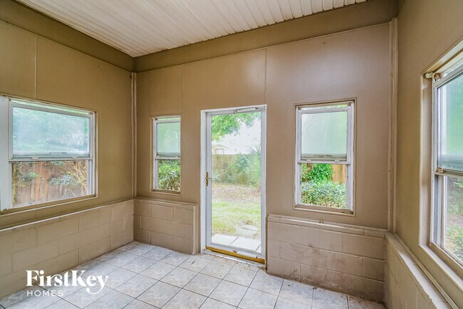 Building Photo - 3500 Wentworth Cir W