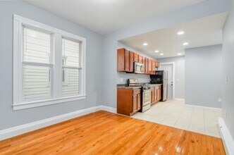 Building Photo - 396 Union St