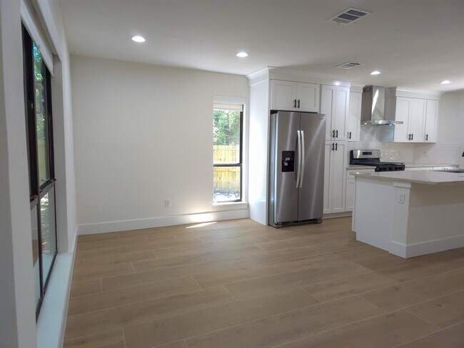Building Photo - 14 Lehigh Springs Dr