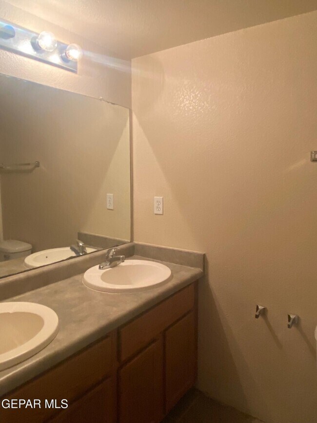 Building Photo - 745 Paseo Sereno Dr