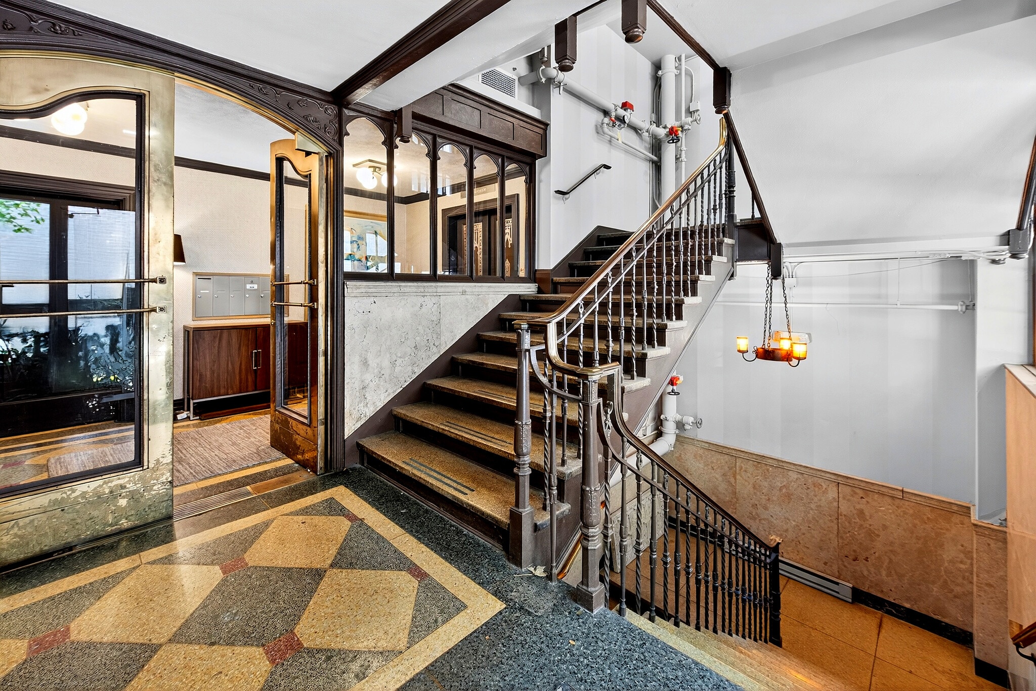 Building Photo - 325 S Salina St