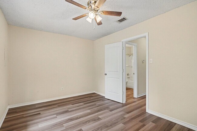 Building Photo - Charming 2-bedroom, 1-bath home in a convenient Fort Worth location!