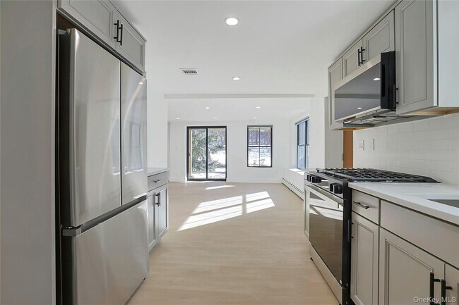 Building Photo - 229 Piermont Ave