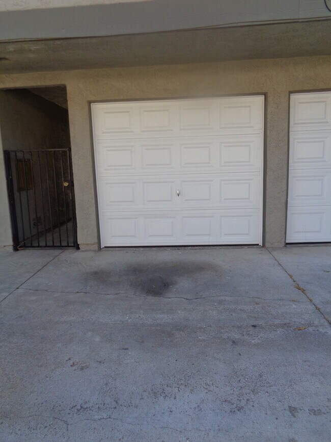 Building Photo - 607 E Utica Ave